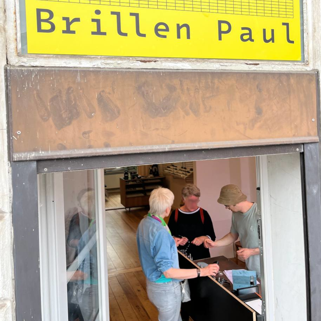 Brillen Paul im Kundengespräch